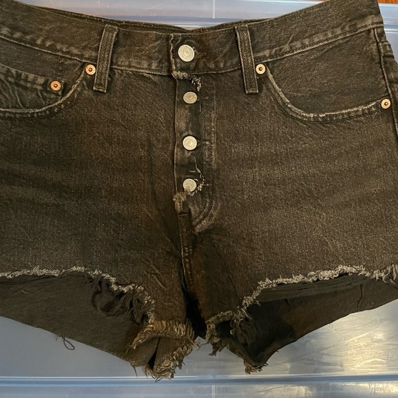 Levi’s 501 black denim shorts - Picture 2 of 3